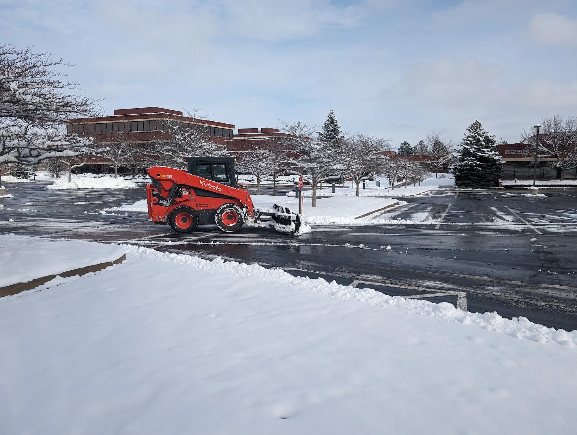 Residential & Commercial Snow Plowing Service